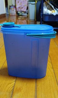 Tupperware food container