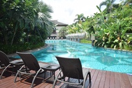 四室花园泳池别墅,配备游戏机、台球桌(Four-bedroom garden pool villa, equipped with game consoles and billiard tables)