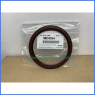 ◎ ☋ ➷ Mitsubishi L300, Adventure 4D56 Crankshaft Oil Seal Rear - MD343564