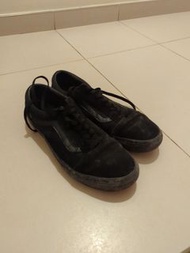 Vans all black