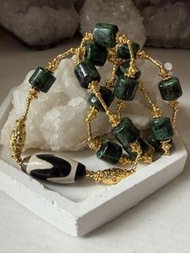 西藏供黑白虎牙天珠。天然A玉墨翠頸鍊