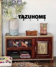 小店推介:一款十分少見,歐洲設計師設計,印度生產的全實木包銅雕刻小地櫃,十分精緻,實用又美觀.
可用做門口換鞋櫃,小地櫃,電視櫃等.
呎吋:110L X 38D X 63H CM