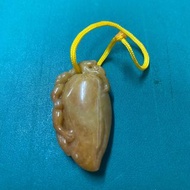 精美 玉吊墜 幾十年歷史 $280 品相如圖   歡迎到旺角女人街本店選購 實寄封 地圖 日本畫報 古書 古物 香港舊報紙 日本明信片 香港早期明信片 香港火柴盒 香港廣告紙 香港首日封首 古玉 玉器