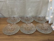 Free shipping 免運費 Vintage FNG INDONESIA crystal glass plate saucer round plate glassware garden style dessert plate cake serving plate vegetable fruit carving single piece 早期 印尼製 水晶 玻璃 玻璃盤 圓盤 蛋糕盤 甜點盤 水果盤 小圓盤 透明 玻璃 盤子 小盤子 割花 蔬菜 水果 浮雕 拆售