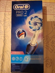 Oral-B Pro2 2000 3D 電動牙刷，不議價。