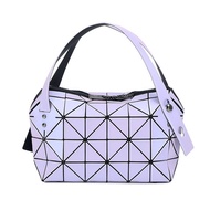 Issey Miyake Geometric crossbody bag small bag for commuting to work with high-end rhombus version