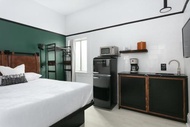 Gaslamp Quarter Private suite & Kitchenette