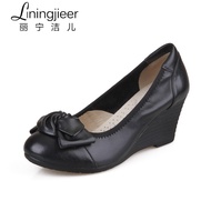 หนัง ฤดูใบไม้ผลิ Low Cut ผู้หญิง รองเท้าส้นสูง Slope Heel Midlife Shoes 34 Size สีเขียว หนัง Shoes B