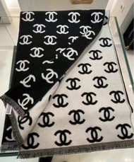 全新chanel Scarf 黑白logo經典圍巾 香港專門店購入 全新full set