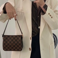 LV 棋盤格小方胖