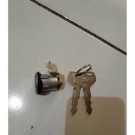 kunci pintu belakang / bagasi mobil daihatsu taft gt hiline feroza rocky hiline f70 f70