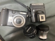 Nikon Coolpix 數碼相機連閃光燈SB400及兩個鏡頭