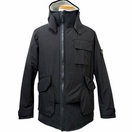 成色極佳 □ STONE ISLAND羊皮飾邊 GORE-TEX 連帽雙拉鍊羽絨服，附品牌識別貼片，黑色，男款 M 碼