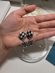 Chanel 雙 C 耳環