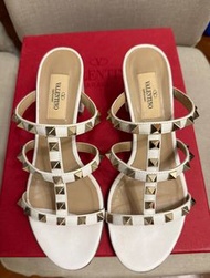 Valentino Garavani 白色鉚釘涼鞋