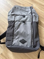 DECATHLON 灰色背包