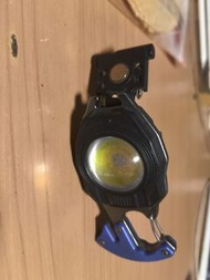 多功能求生手電筒