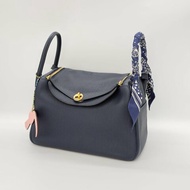 HERMES 愛馬仕 LINDY 30 2Z 午夜藍 TC 牛皮 金釦 單肩包 （送愛馬仕絲巾+大嘴鳥皮吊墜）