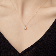 Open on Museum - Girl and White Moon Necklace สร้อยคอเงินแท้ประดับด้วยพลอยแท้มูนสโตน