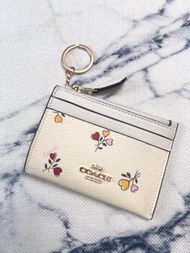 coach CW967COACH鑰匙圈卡包愛心花卉印花標誌 塗層帆布 零錢卡包  mini 女款 金拼粉筆多色多功能卡包尺寸 10x7cm