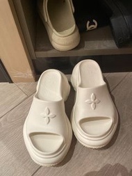 Smfk拖鞋(幾乎全新買返嚟冇着過)