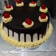 Cake ultah blackforest coklat ukuran 18cm