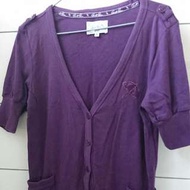*近全新 arnold palmer雨傘牌 紫色長版5分袖上衣/小外套 售$500+運$50。衣服上有大雨傘鑽飾圖案，非常精緻好看。約S-M號適穿。
