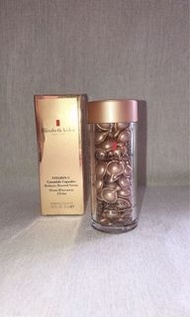 Elizabeth Arden 維他命激活白膠囊