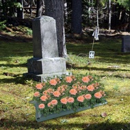 Ioensy Floral Casket Saddle Convenient Flower Arrangement Flower Holder for Headstones Funeral Arran