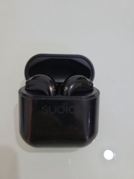 Sudio Nio Earphones (only the right ear earbud works)