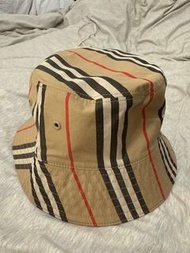 Burberry 漁夫帽