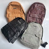 ✨✨✨全新❤Fear of God Essentials皮質格紋壓花雙肩包、背包