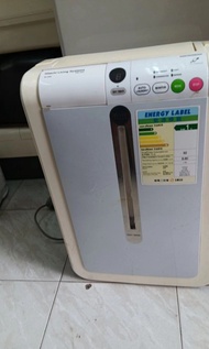 日立 RD-155EX 抽濕機(15.5L) Hitachi Dehumidifier RD-155EX (15.5L)，抽濕機一部，全正常可以用，有壞包退錢，詳細情況自己睇相/九龍深水埗醫局街地舖交收$550，合用可議，大刀手免問，可以試機