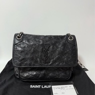 YSL Niki 中號｜黑色感壓皺摺皮