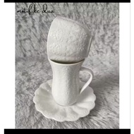 Set of 4 cups and 4 saucers