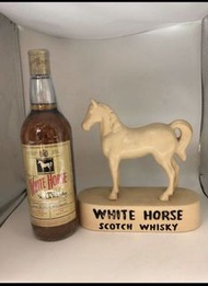 白馬威士忌擺件瓷器連舊威士忌70cl
