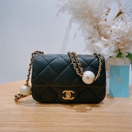 全新未開封Full set有單可陪驗CHANEL CHANEL MINI CLASSIC FLAP CF MINI BAG WITH DOUBLE PEARL BALL CHAIN 經典迷你包款小羊皮