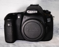 Canon 60D ตัวกล้อง กล้องดิจิตอล EOS 60D ได้รับการออกแบบมาเพื่อสร้างสรรค์ภาพได้อย่างสมบูรณ์แบบ โดยมีเซ็นเซอร์และชิปประมวลผลภาพที่สามารถถ่ายภาพต่อเนื่องด้วยความเร็วสูงถึง 5.3 เฟรมต่อวินาที ในขณะที่ชัตเตอร์มีความเร็ว 1/8000 วินาที ให้คุณมั่นใจได้ว่าสามารถเก็