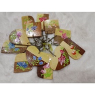 [BORONG] RM1.50 * 12PCS WOODEN KEYCHAIN WITH PAIN FLOWER KEYCHAIN KAYU LUKISAN BUNGA~ FROM THAILAND