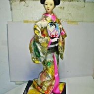 aaL皮商旋.已稍有年代高約30.5公分日本傳統服飾藝妓娃娃!--保存良好當擺飾佳!/5廳保險箱上/-P