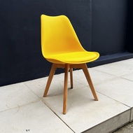 Eames Dining Chair / Makeup Chair - FRM0163