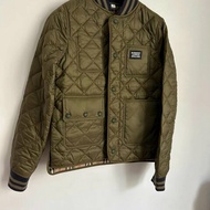 Burberry 軍綠色菱格棉服外套  兒童款 14y，胸圍94，衣長63，穿一次閒置 參考身高160CM