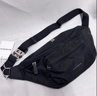 全新 Givenchy 腰包