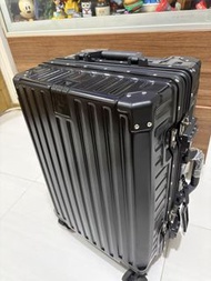 黑色鋁框行李箱 20吋