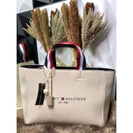 Tommy hilfiger tote bag