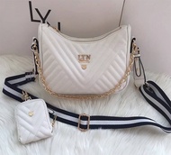 กระเป๋าสะพาย สะพายข้าง แอลวายเอ็ม/Lyn ขนาด 9นิ้ว สูง 7นิ้ว สำหรับคุณผู้หญิง