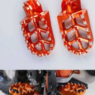 Aa Motorcycle 2 CNC Foot Pegs Suitable For M 690 790 890 950 990 1050 1090 1190 Adventure Ermoto S