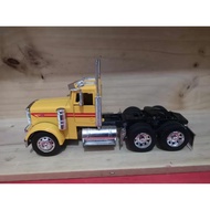 1/32 Peterbilt 379 Classic  American Truck yellow