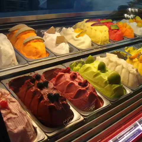 New Arrival Chiller Glass Door Freezer Gelato Commercial Ice Cream Showcase Display Freezer Ice Crea