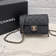 CHANEL 荔枝牛皮黑金方胖口蓋包